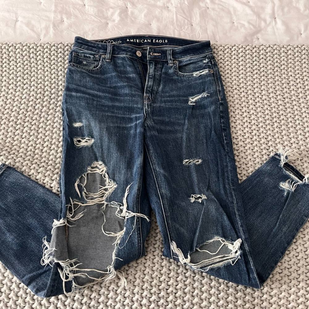 Size 4 American Eagle mom jeans